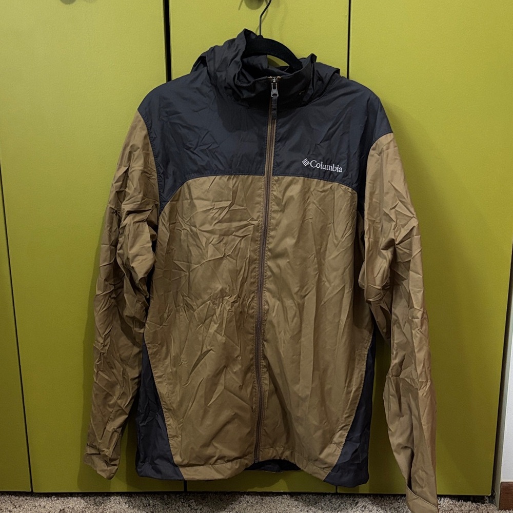 Columbia Men's Packable Black and Tan Rain Jacket Small